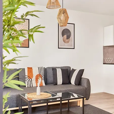 Moderne Stilvoll Eingerichtete Neubauwohnung Apartment City Airport Mannheim