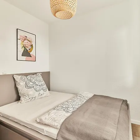 Moderne Stilvoll Eingerichtete Neubauwohnung Apartment *