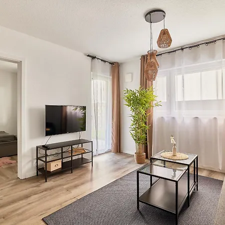 Moderne Stilvoll Eingerichtete Neubauwohnung *